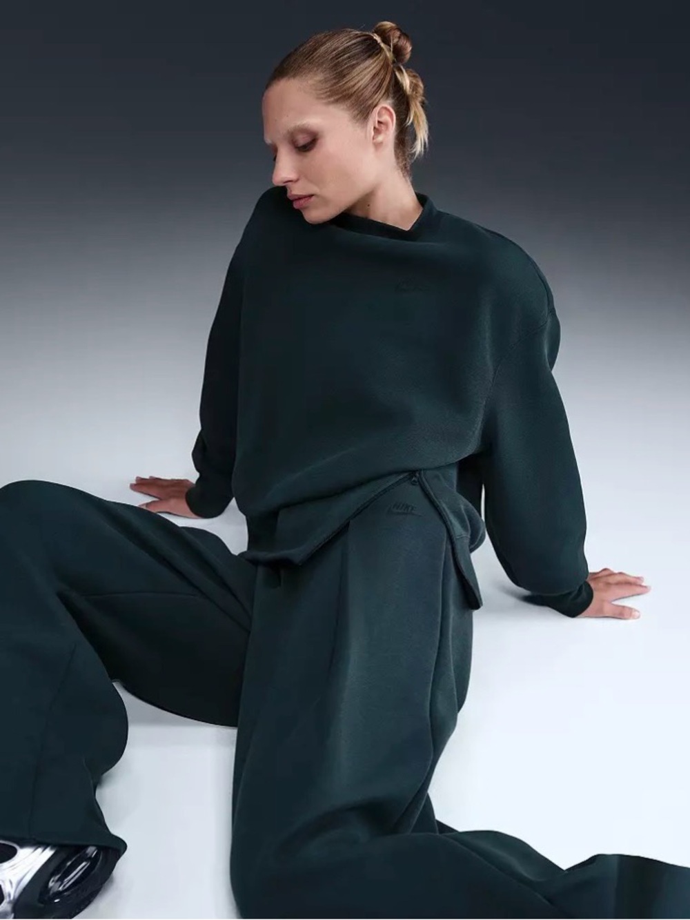 NWT Nike Women's Sportswear Tech Fleece High-Waisted Pleated Pants - L - Picture 3 of 12